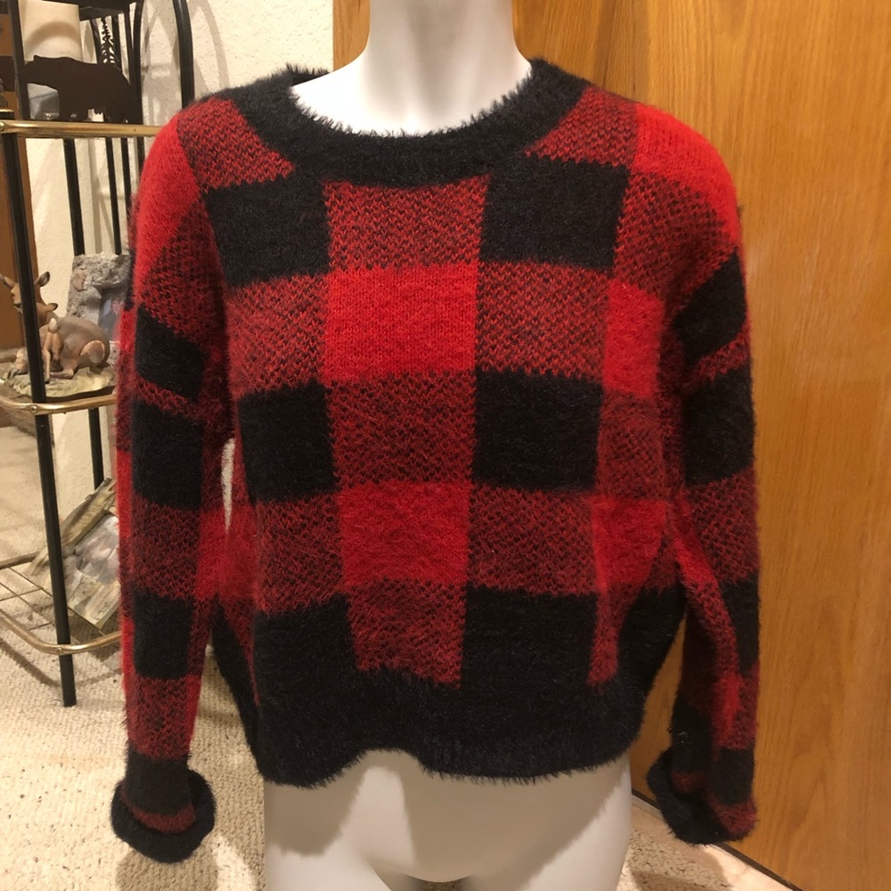 Soft buffalo check sweater size large NWT